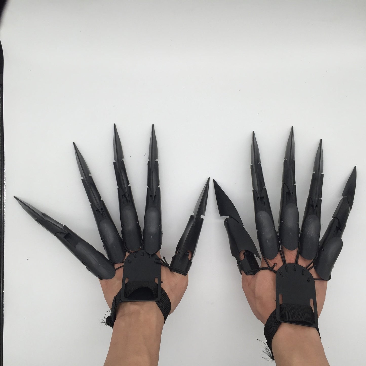 Haunted Articulated Fingers