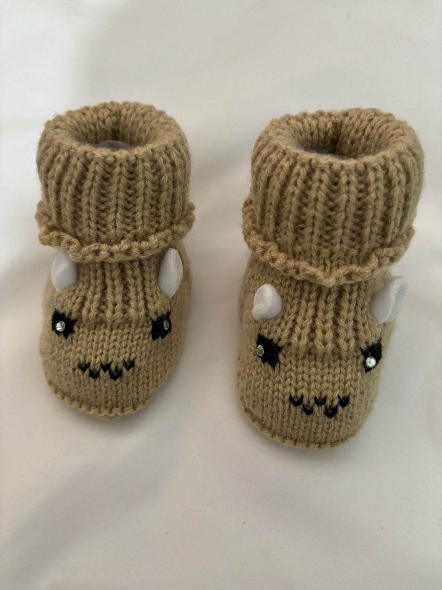 Snuggly Baby Yarn Shoes! - Shop Jobie