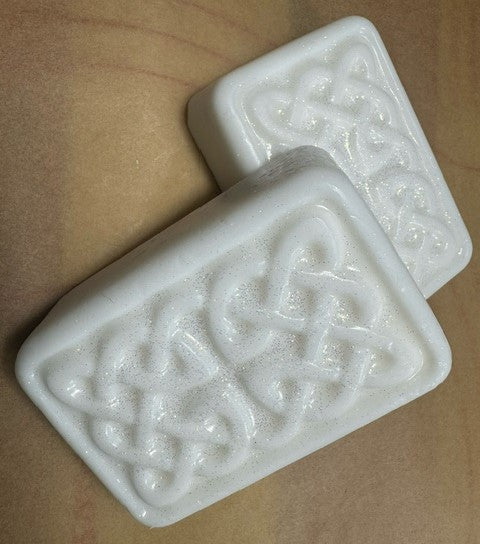 CELTIC KNOT HAND SOAP 015