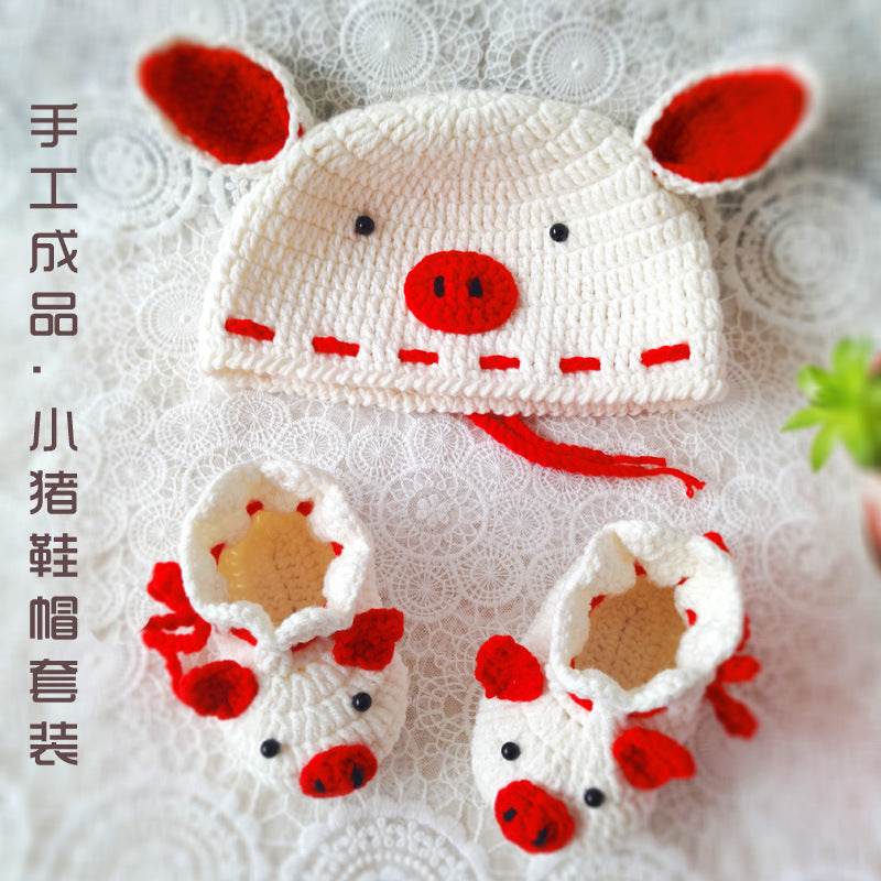 Pigs! First Step and Crawler Baby Yarn Hat and Shoes - Shop Jobie