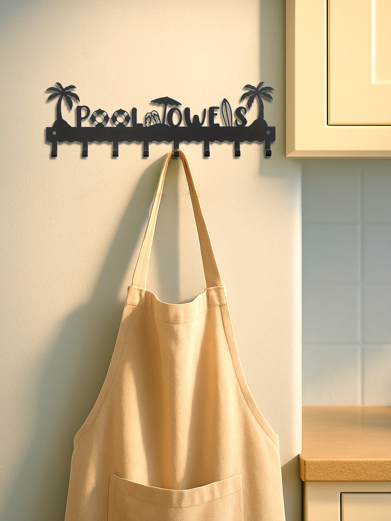 Pool House Beach-Themed Wall-Mounted 8-Hook Metal Rack